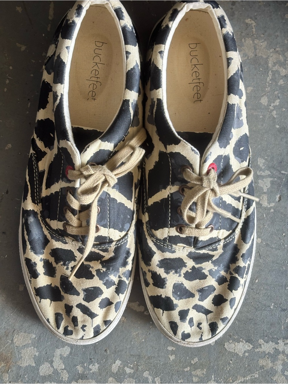 Bucket Feet Giraffe Black and Cream Women’s Print Sneakers 10